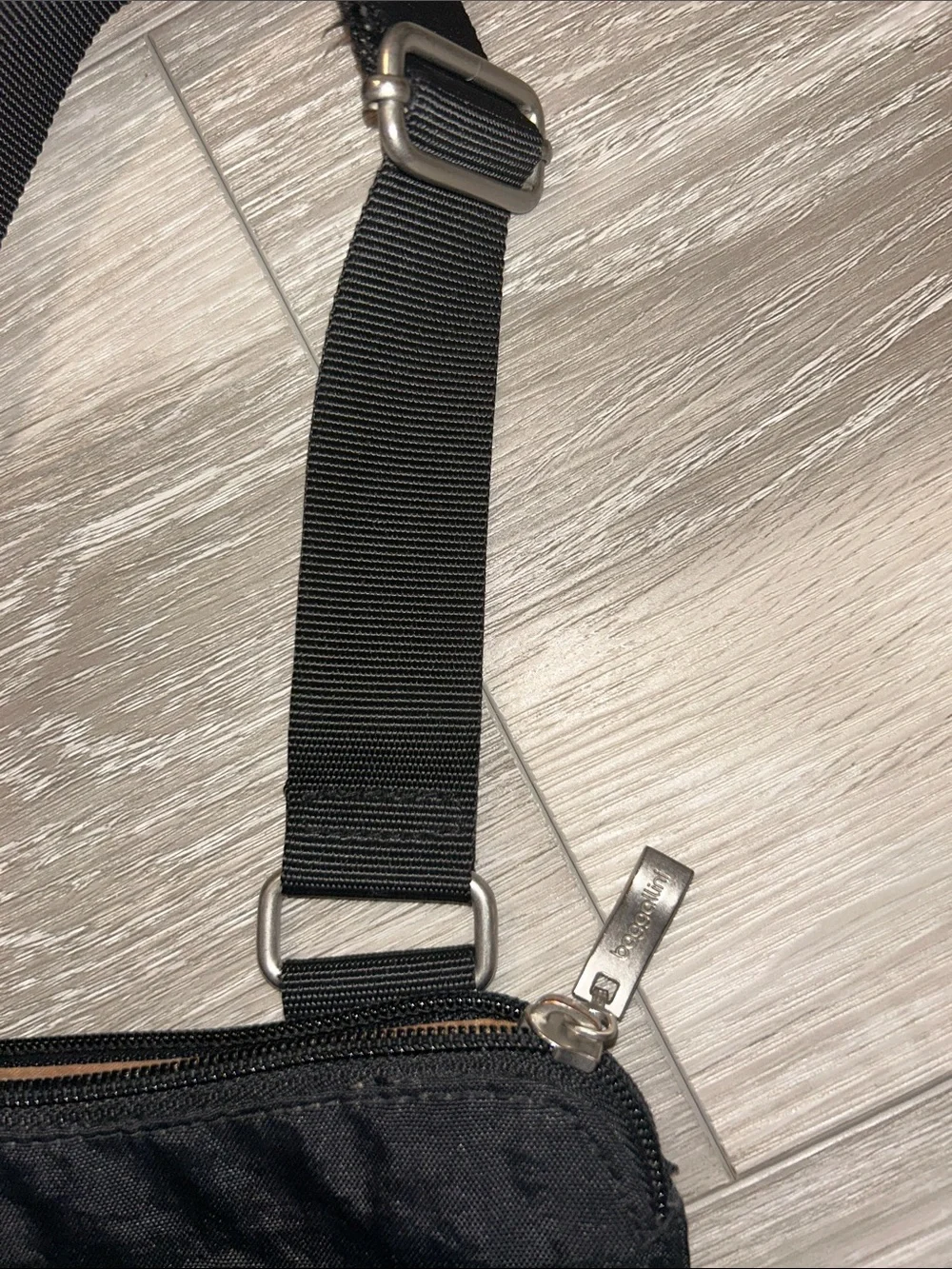 LIKE NEW Baggallini Horizon Slim Adjustable Crossbody in Leopard Black